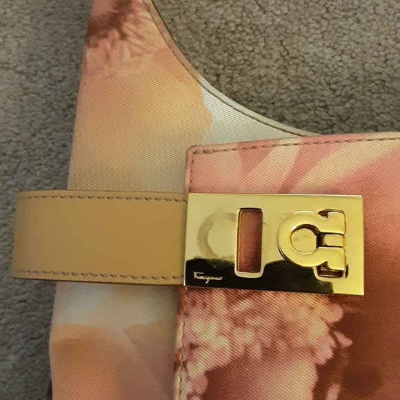 FERRAGAMO Purse -Authentic - Picture 3 of 12